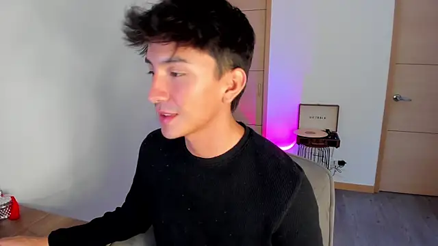 sweettaaron01 online show from 10-02-25, 05:53