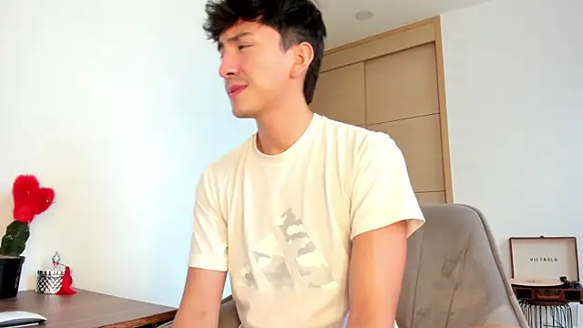 sweettaaron01 online show from 10-04-25, 05:44