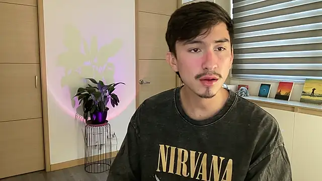 sweettaaron01 online show from 10-25-25, 05:40