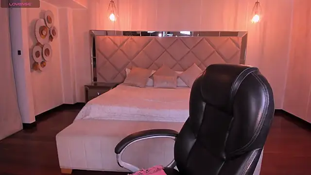 SarahYates online show from 09-12-25, 04:01