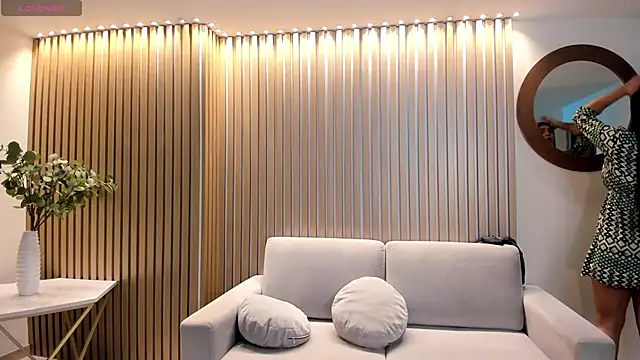 SarahYates online show from 04-05-26, 03:58