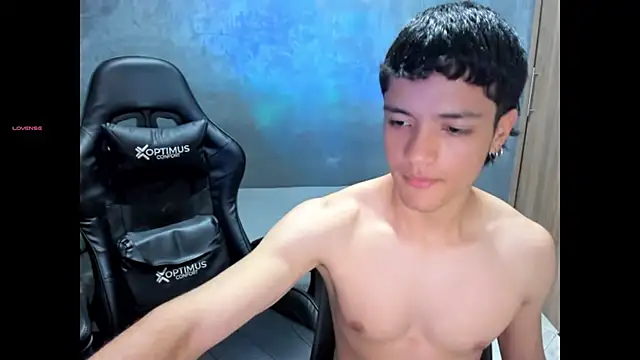 Snapshot of Oliver_and_kalypso chatting on 09-08-25, 06:40 Oliver and kalypso online show from 09-08-25, 06:40