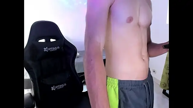 Snapshot of Oliver_and_kalypso chatting on 09-24-25, 10:24 Oliver and kalypso online show from 09-24-25, 10:24