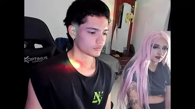 Snapshot of Oliver_and_kalypso chatting on 10-01-25, 11:11 Oliver and kalypso online show from 10-01-25, 11:11