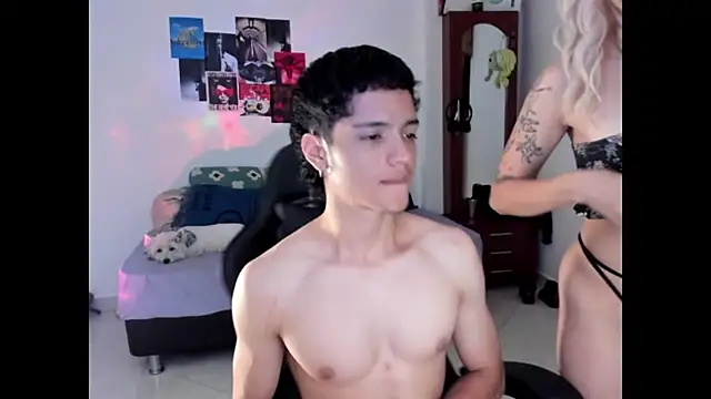 Snapshot of Oliver_and_kalypso chatting on 10-24-25, 01:35 Oliver and kalypso online show from 10-24-25, 01:35