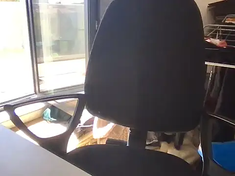 Snapshot of TomTop_11 chatting on 09-23-25, 10:07 TomTop 11 online show from 09-23-25, 10:07