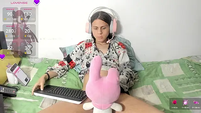 Snapshot of Petite-Goth chatting on 02-04-26, 02:06 Petite-Goth online show from 02-04-26, 02:06