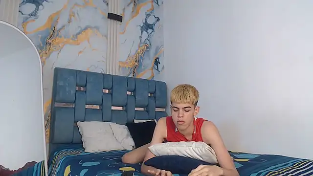 TWINKS FRIENDS online show from 12-22-25, 01:30