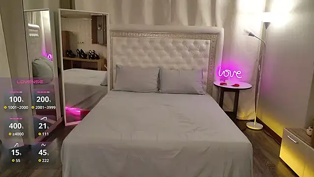 Alice on fire online show from 10-25-25, 01:24