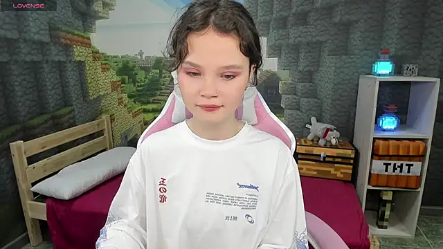 EmilyChaves online show from 09-22-25, 10:56