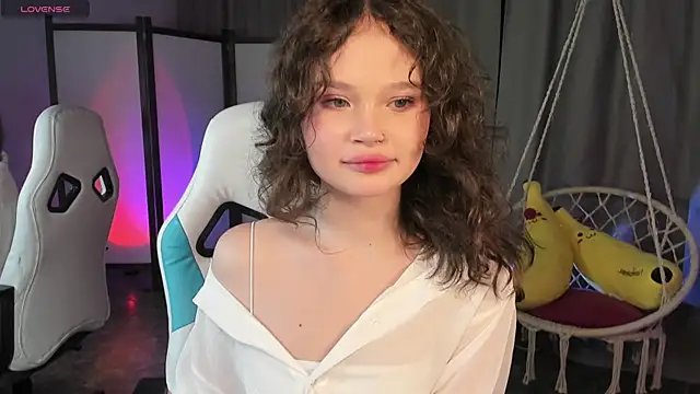 EmilyChaves online show from 10-10-25, 02:27