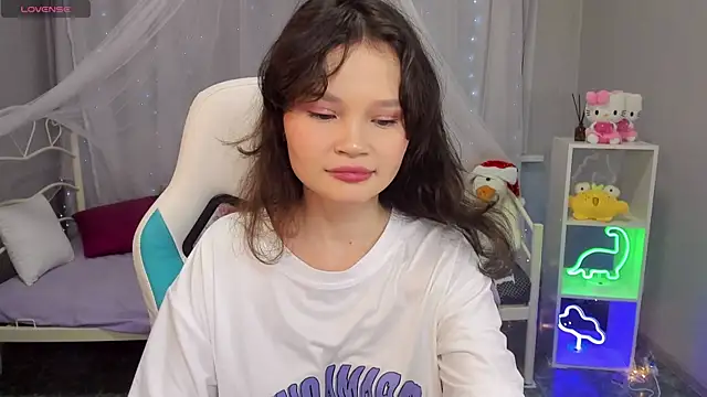 EmilyChaves online show from 12-19-25, 04:19