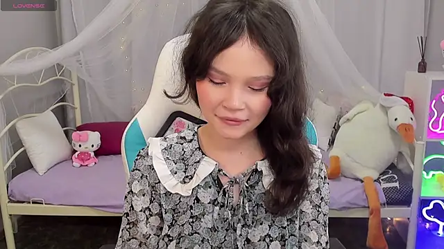 EmilyChaves online show from 12-21-25, 04:41