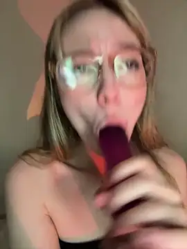 ReenKitty online show from 12-17-25, 05:13