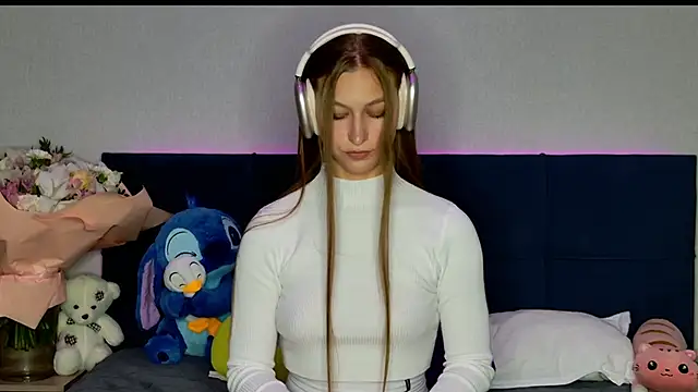 MissEmilyMiller online show from 10-13-25, 05:46