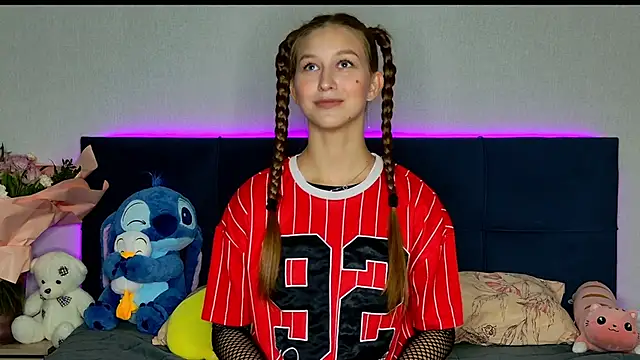 MissEmilyMiller online show from 10-21-25, 05:13