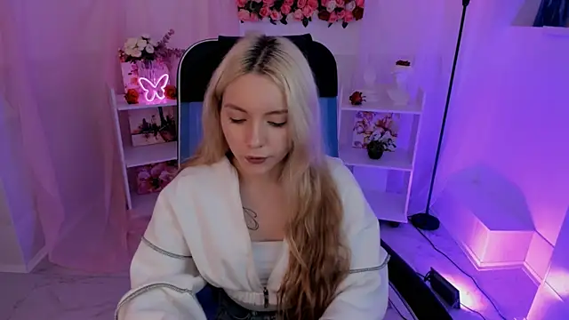 AuroraWrenfield online show from 09-19-25, 10:49