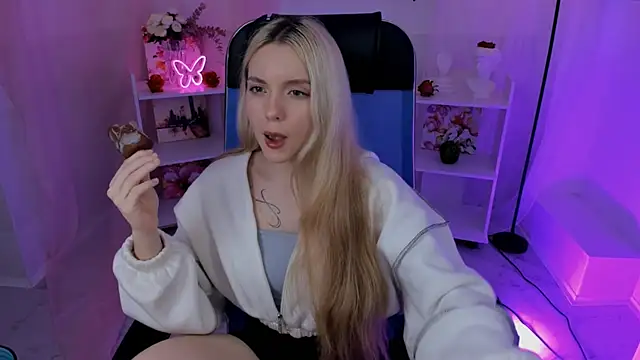 AuroraWrenfield online show from 09-24-25, 10:29