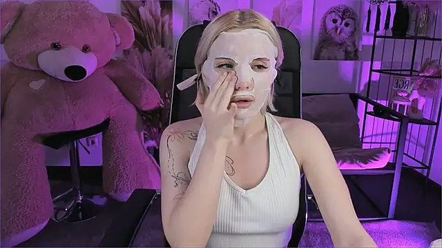 AuroraWrenfield online show from 12-23-25, 12:30