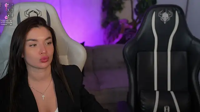 Snapshot of Goldie_Flame chatting on 11-17-25, 07:52 Goldie Flame online show from 11-17-25, 07:52