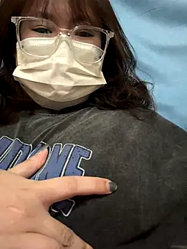 Snapshot of ariel_613 chatting on 10-10-25, 02:16 ariel 613 online show from 10-10-25, 02:16