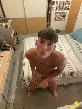 Snapshot of naughtyboy0124 chatting on 09-08-25, 11:04 naughtyboy0124 online show from 09-08-25, 11:04