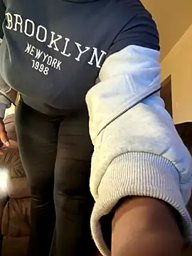 Snapshot of yummy0322 chatting on 10-03-25, 12:57 yummy0322 online show from 10-03-25, 12:57