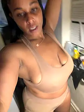 Snapshot of yummy0322 chatting on 10-19-25, 12:11 yummy0322 online show from 10-19-25, 12:11