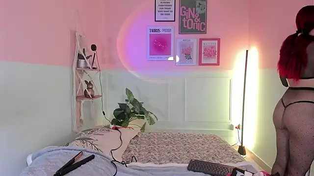 Camila Rivers online show from 10-28-25, 12:09