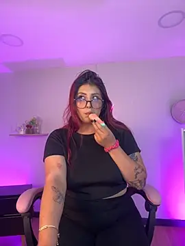 Snapshot of Aphriil__ chatting on 10-06-25, 08:06 Aphriil online show from 10-06-25, 08:06