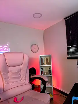 Snapshot of Aphriil__ chatting on 10-08-25, 12:03 Aphriil online show from 10-08-25, 12:03