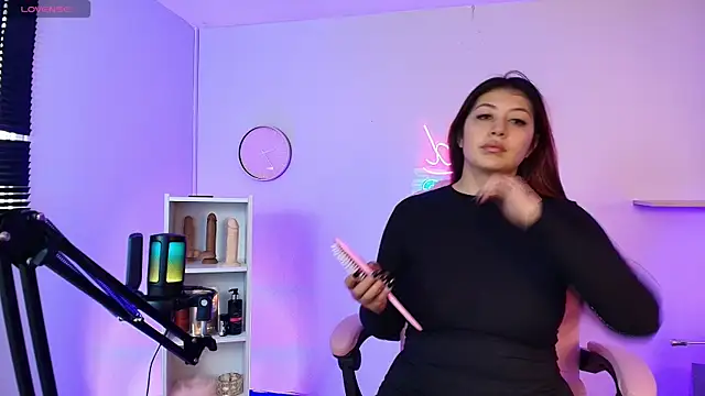 Snapshot of Aphriil__ chatting on 10-10-25, 12:04 Aphriil online show from 10-10-25, 12:04