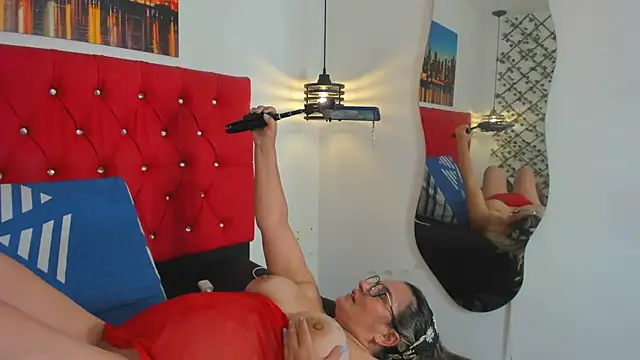 carolinacrus01 online show from 09-10-25, 12:10