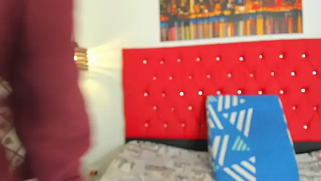 carolinacrus01 online show from 09-30-25, 04:12