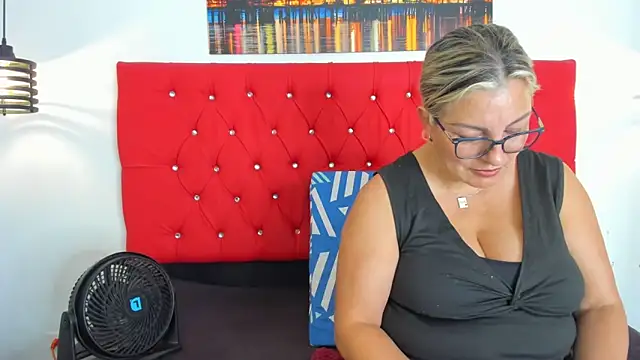 carolinacrus01 online show from 10-15-25, 05:13