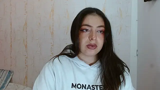 Snapshot of MiaKimky chatting on 09-24-25, 04:32 MiaKimky online show from 09-24-25, 04:32