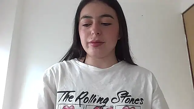 Snapshot of MiaKimky chatting on 10-09-25, 05:00 MiaKimky online show from 10-09-25, 05:00