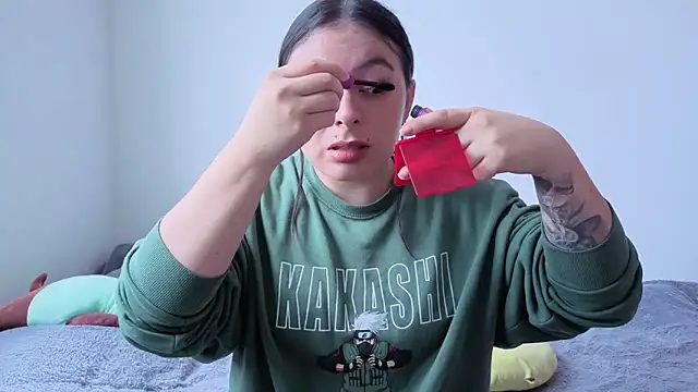 Snapshot of MiaKimky chatting on 10-21-25, 04:51 MiaKimky online show from 10-21-25, 04:51