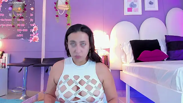 Snapshot of my_aleja_ chatting on 10-15-25, 01:00 my aleja online show from 10-15-25, 01:00