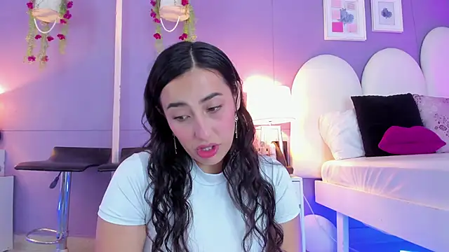 Snapshot of my_aleja_ chatting on 10-25-25, 01:07 my aleja online show from 10-25-25, 01:07