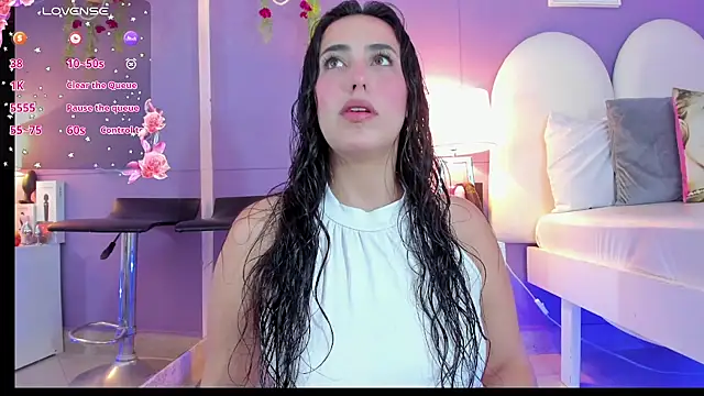 Snapshot of my_aleja_ chatting on 11-04-25, 02:05 my aleja online show from 11-04-25, 02:05