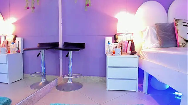 Snapshot of my_aleja_ chatting on 11-11-25, 12:38 my aleja online show from 11-11-25, 12:38