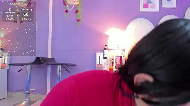 Snapshot of my_aleja_ chatting on 11-16-25, 02:44 my aleja online show from 11-16-25, 02:44