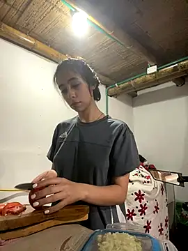 Snapshot of juliie_star chatting on 10-25-25, 06:13 juliie star online show from 10-25-25, 06:13