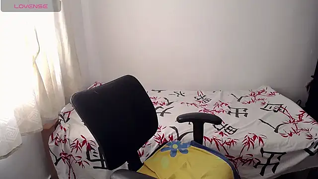 Snapshot of bl3ak_1 chatting on 10-10-25, 07:35 bl3ak 1 online show from 10-10-25, 07:35