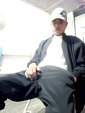 Snapshot of zebba12 chatting on 10-05-25, 12:58 zebba12 online show from 10-05-25, 12:58