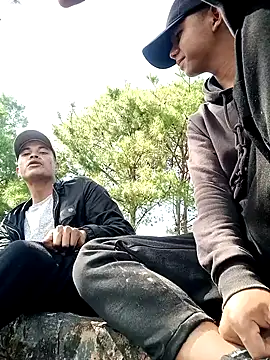 Snapshot of zebba12 chatting on 10-25-25, 06:43 zebba12 online show from 10-25-25, 06:43