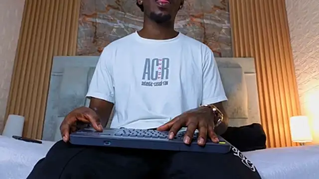 pipedark  online show from 11-28-25, 03:42