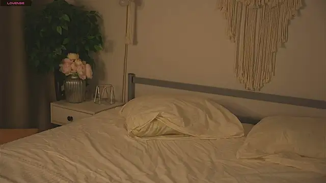 Lu  Lane online show from 09-17-25, 07:54