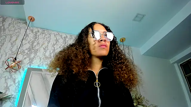 Hanna Cornee  online show from 09-15-25, 01:44